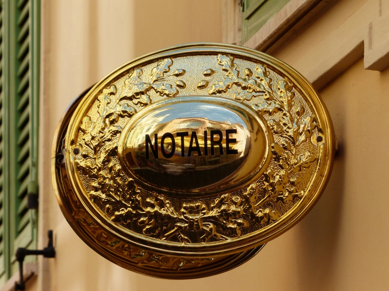 notaire-TOURNEFORT-min_advertising-golden-metal-money-lighting-brass-1013060-pxhere.com